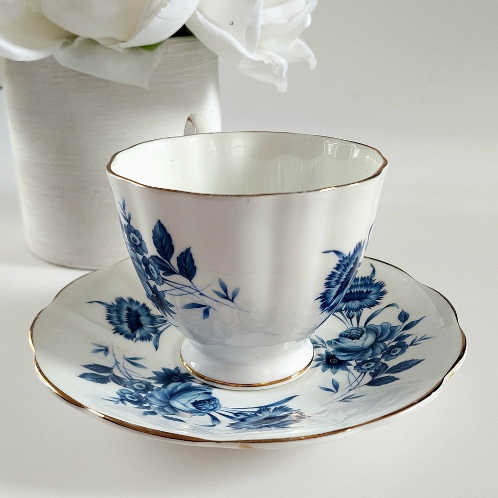 Blue and White English Bone China Tea Cup Blue Rose Pattern Made in England - Picture 7 of 9